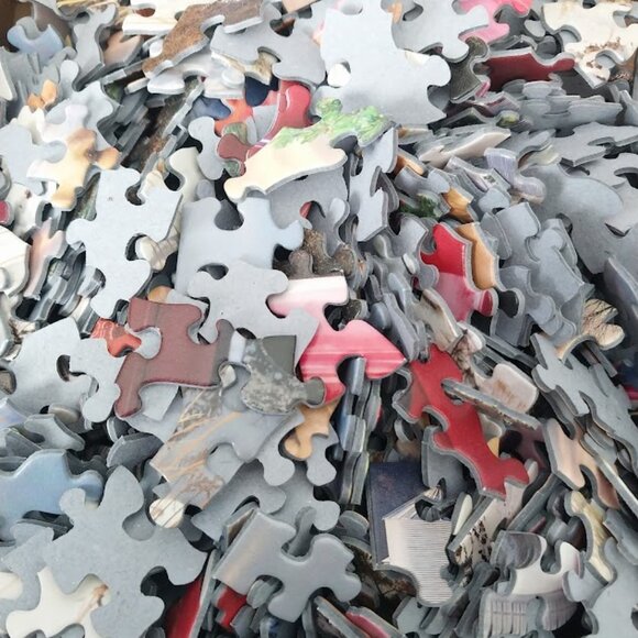 Cobble Hill Puzzle - Christmas Puppies in Red Truck w/Tree - Picture 4 of 5